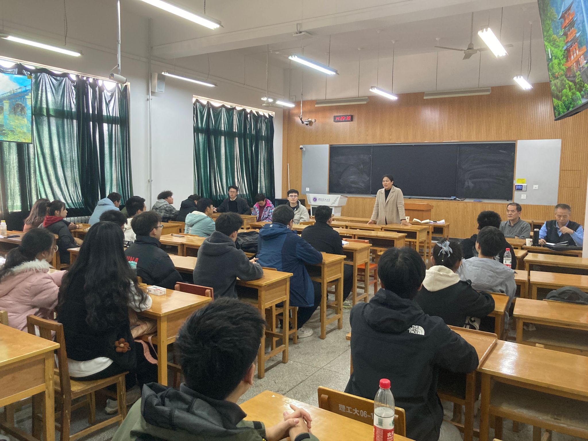 太阳集团tyc33455召开大一、大二员工座谈会