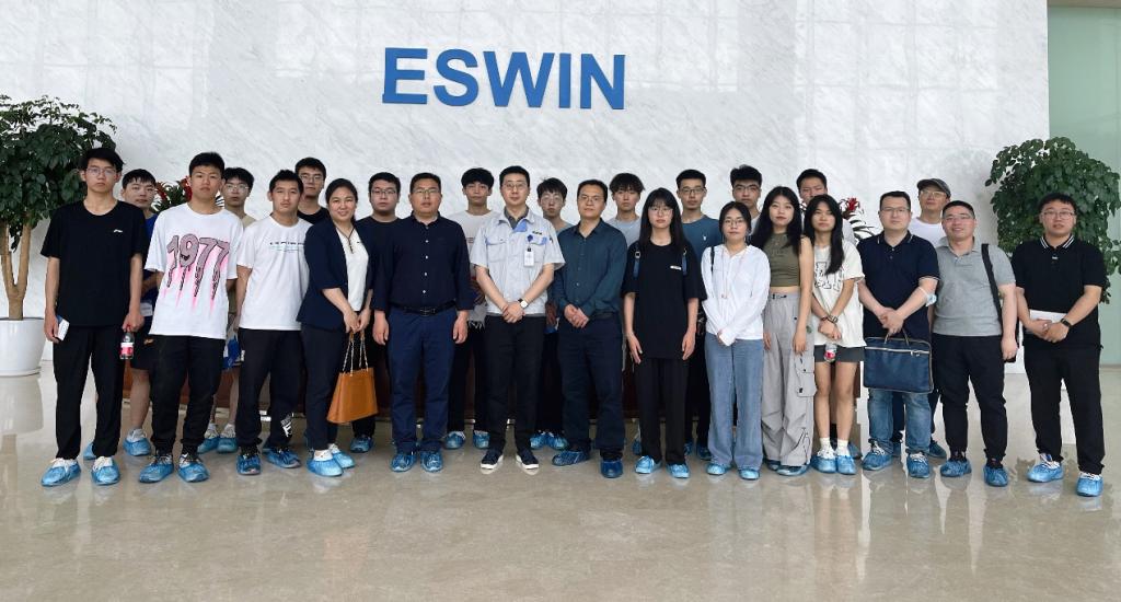 ​太阳集团tyc33455组织师生赴奕斯伟硅产业基地参观学习